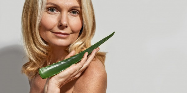 Ekstrakty roślinne w kosmetyce – jak wpływają na skórę?